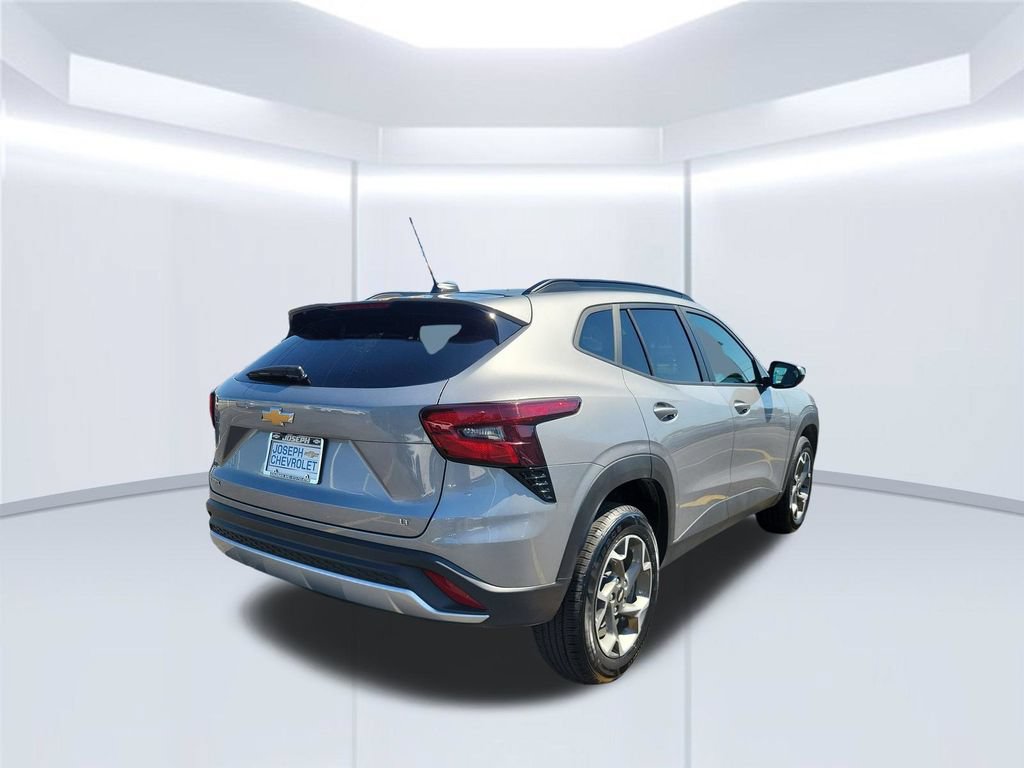Used 2025 Chevrolet Trax LT FWD image 5