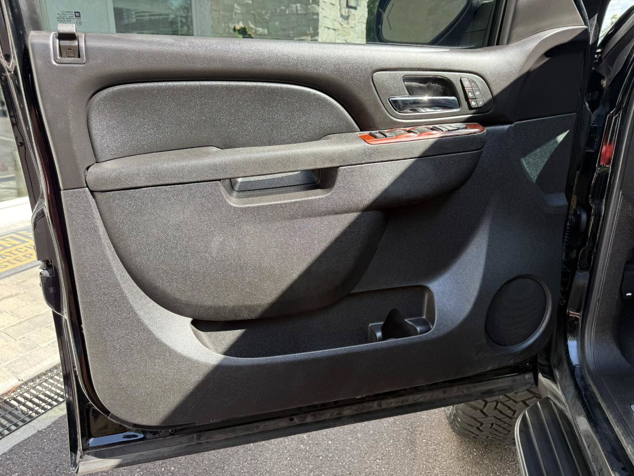Used 2011 Chevrolet Avalanche LTZ AWD/4WD image 22