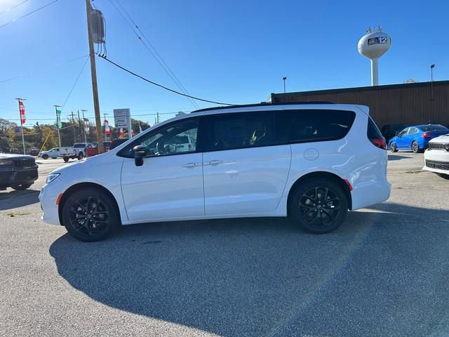 New 2026 Chrysler Pacifica Select image 6