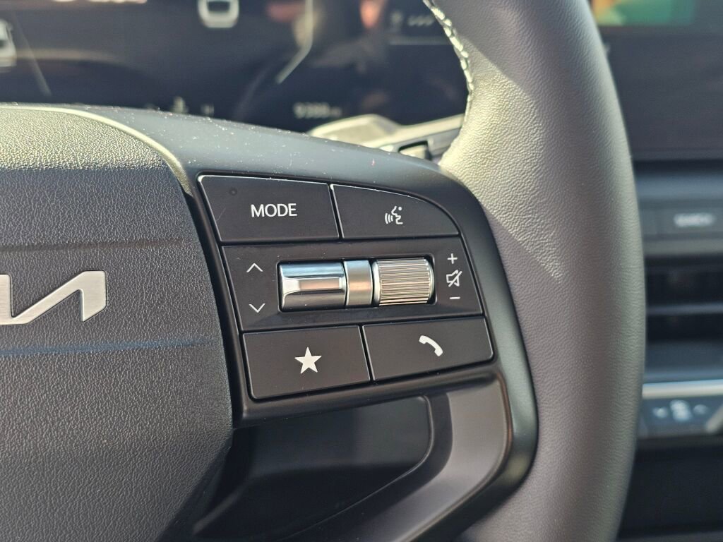 Certified 2025 Kia K4 EX image 33