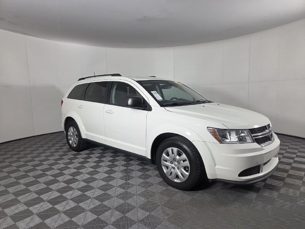 Used 2020 Dodge Journey SE w/ SE Popular Equipment Group FWD image 2