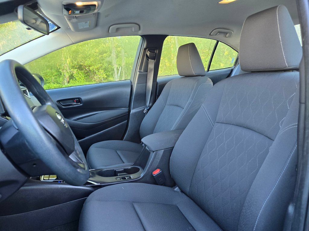 Used 2025 Toyota Corolla LE FWD image 12