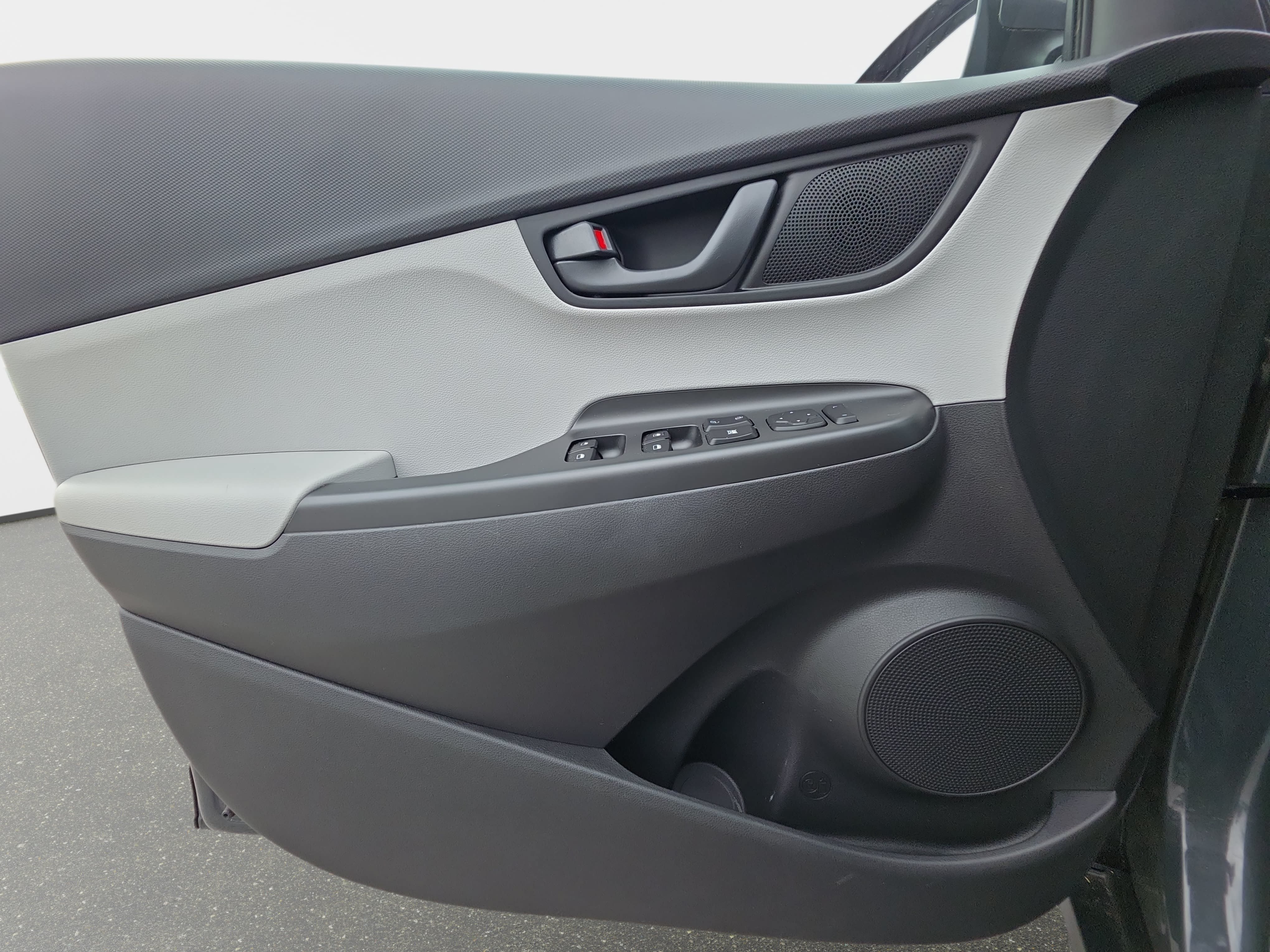 Used 2023 Hyundai Kona SE FWD image 25