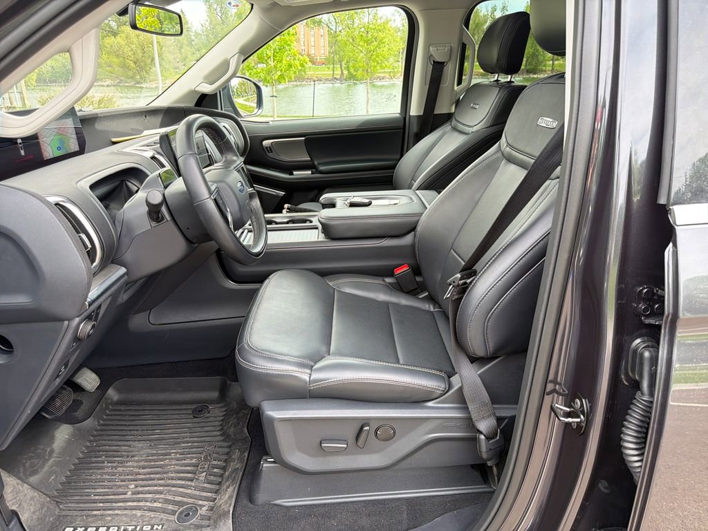 Used 2025 Ford Expedition Platinum w/ Driver's Package AWD/4WD image 11