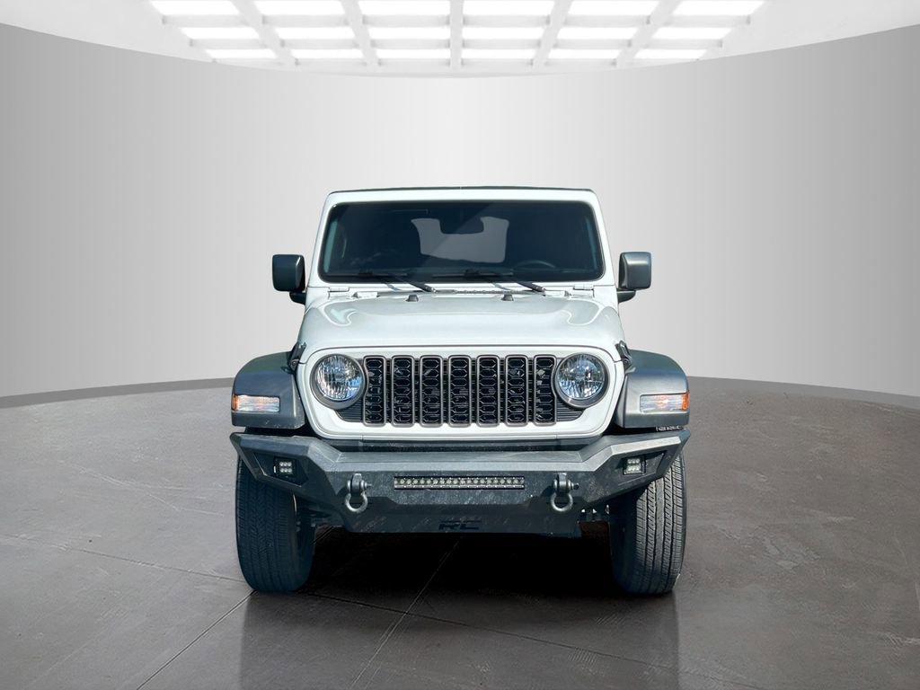 Used 2024 Jeep Gladiator Sport AWD/4WD image 8