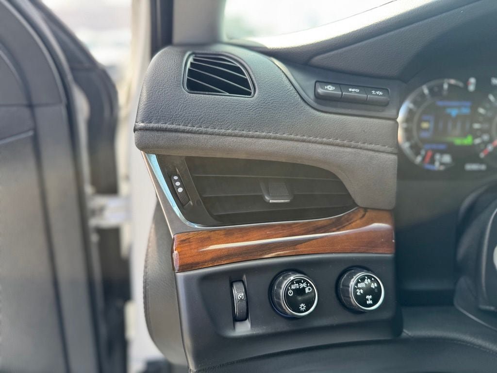 Used 2016 Cadillac Escalade Luxury AWD/4WD image 23