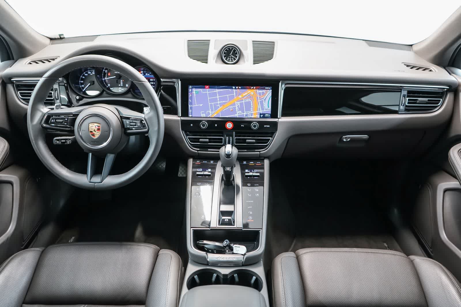 Certified 2024 Porsche Macan AWD/4WD image 18