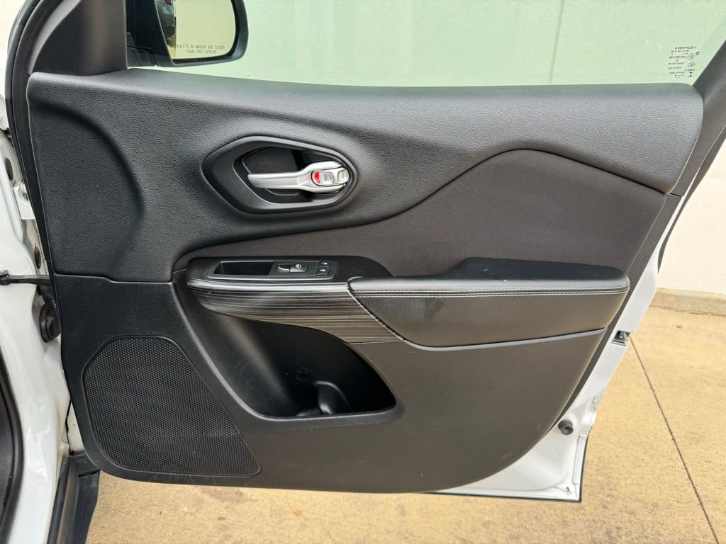 Used 2014 Jeep Cherokee Sport image 17