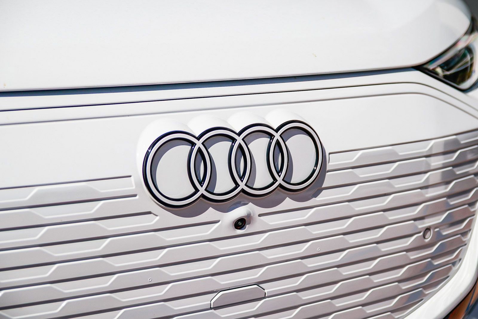 Certified 2025 Audi Q6 e-tron Premium w/ Convenience Package image 13