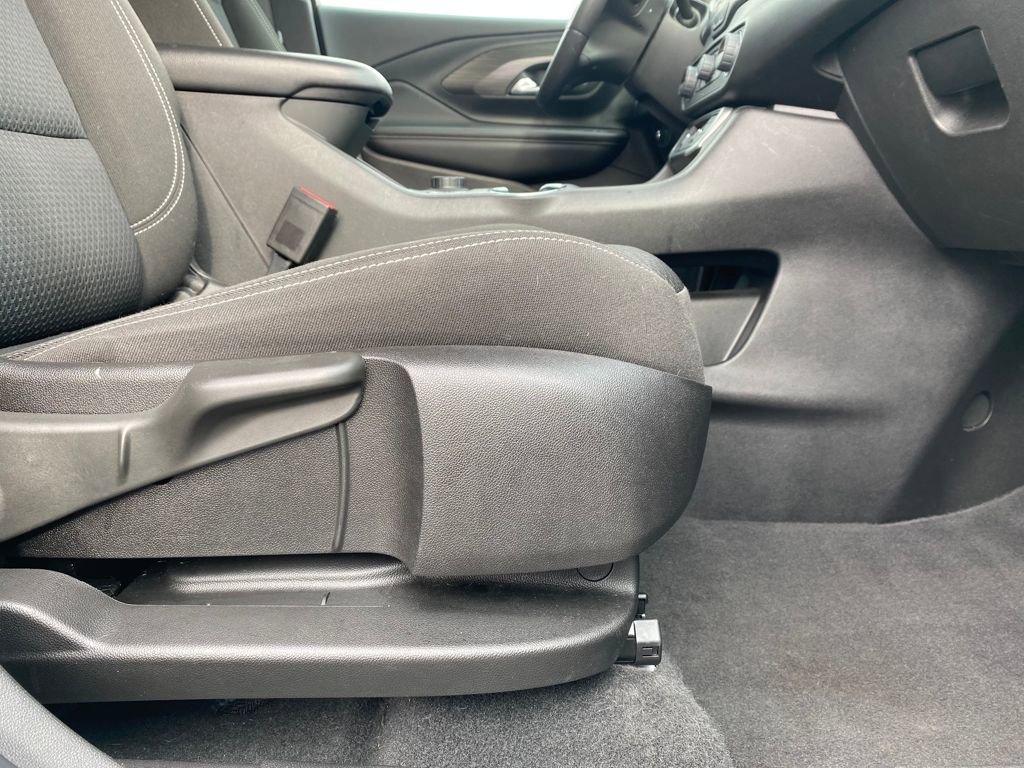 Used 2022 GMC Terrain SLE w/ Driver Convenience Package image 11
