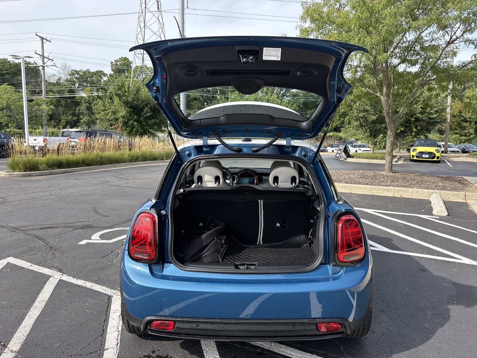 Used 2024 MINI Cooper SE FWD image 9