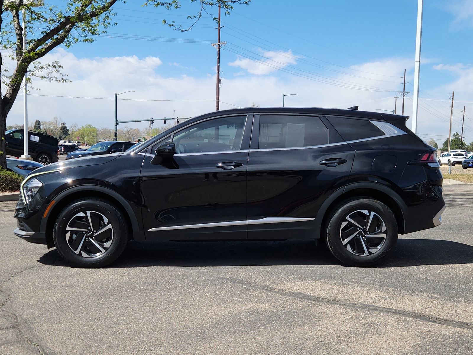 Used 2023 Kia Sportage LX image 2