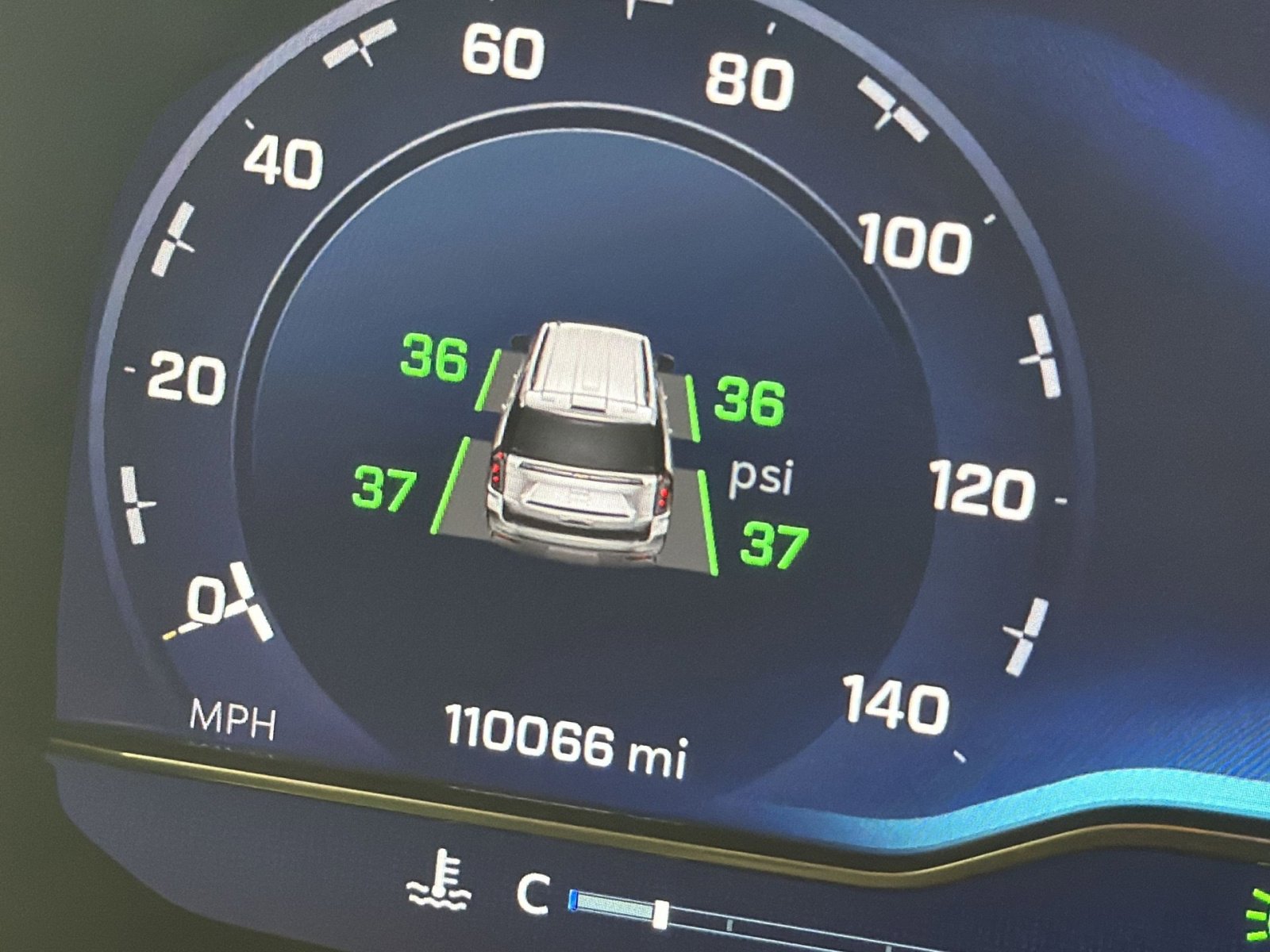 Used 2023 Chevrolet Suburban RST w/ Luxury Package image 17