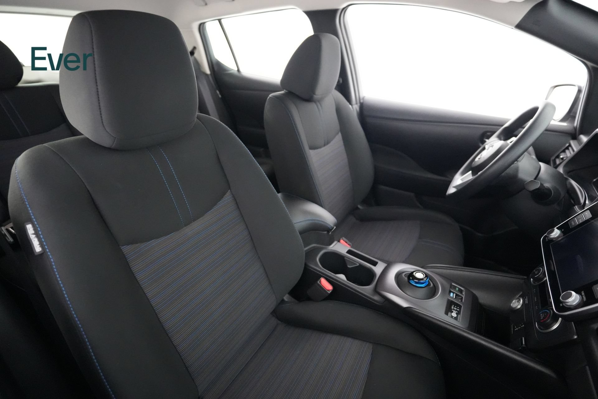 Used 2025 Nissan Leaf S FWD image 23