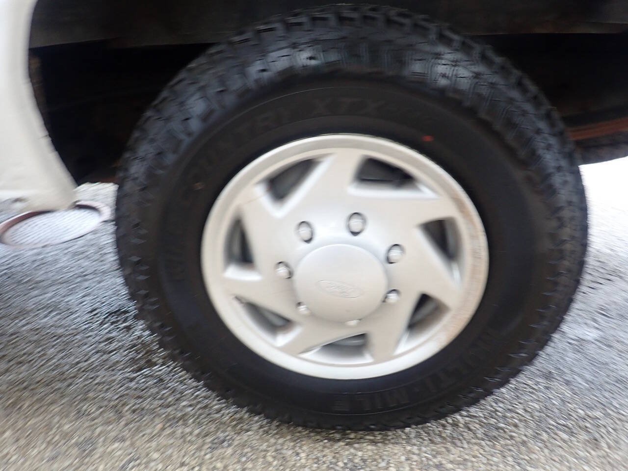 Used 2012 Ford E-250 and Econoline 250 w/ Commercial Cargo Van Pkg RWD image 31