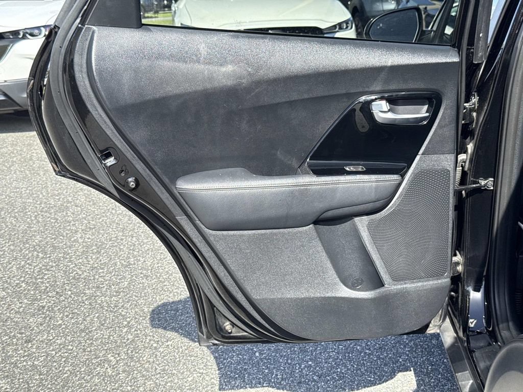 Used 2021 Kia Niro LXS FWD image 12