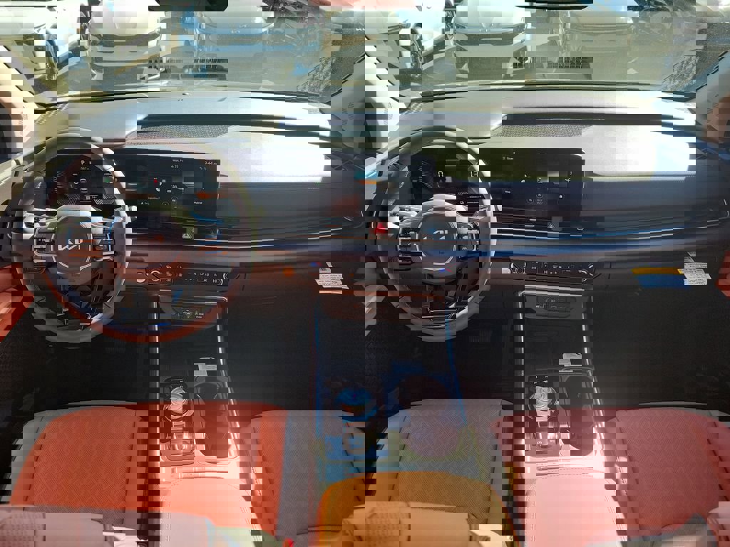 New 2026 Kia Carnival EX FWD image 18