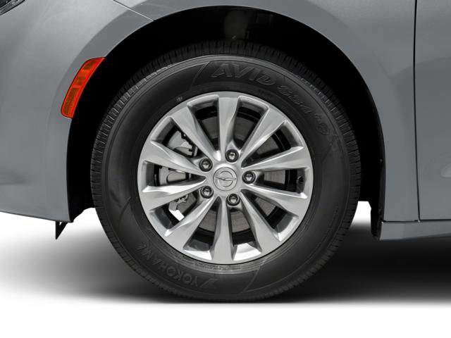 Used 2018 Chrysler Pacifica Touring Plus w/ Tire & Wheel Group image 8