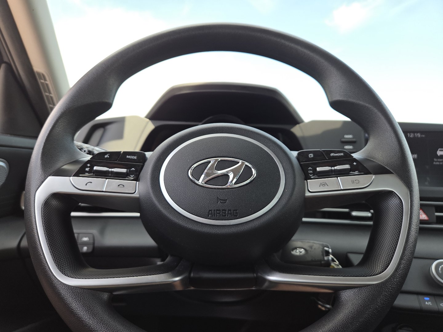 Used 2021 Hyundai Elantra SE FWD image 25