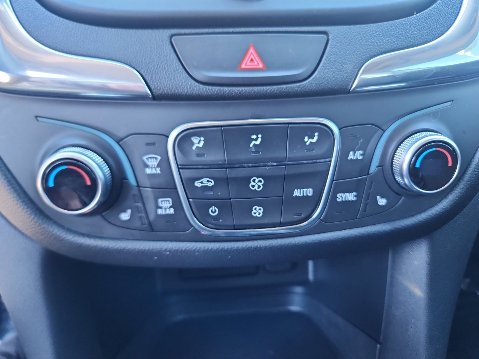 Used 2019 Chevrolet Equinox LT image 34