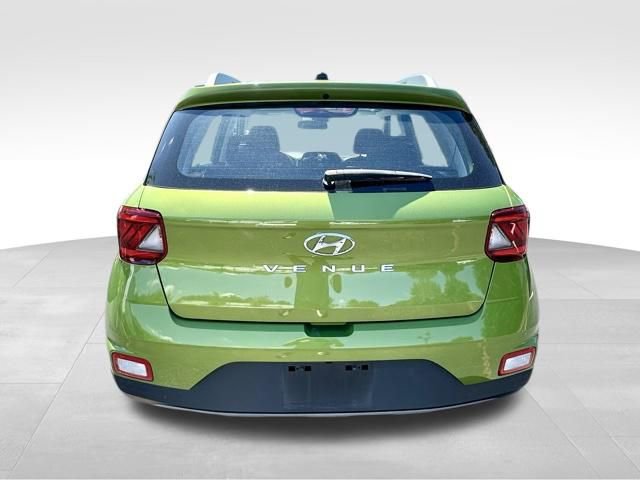 Used 2024 Hyundai Venue SEL FWD image 5