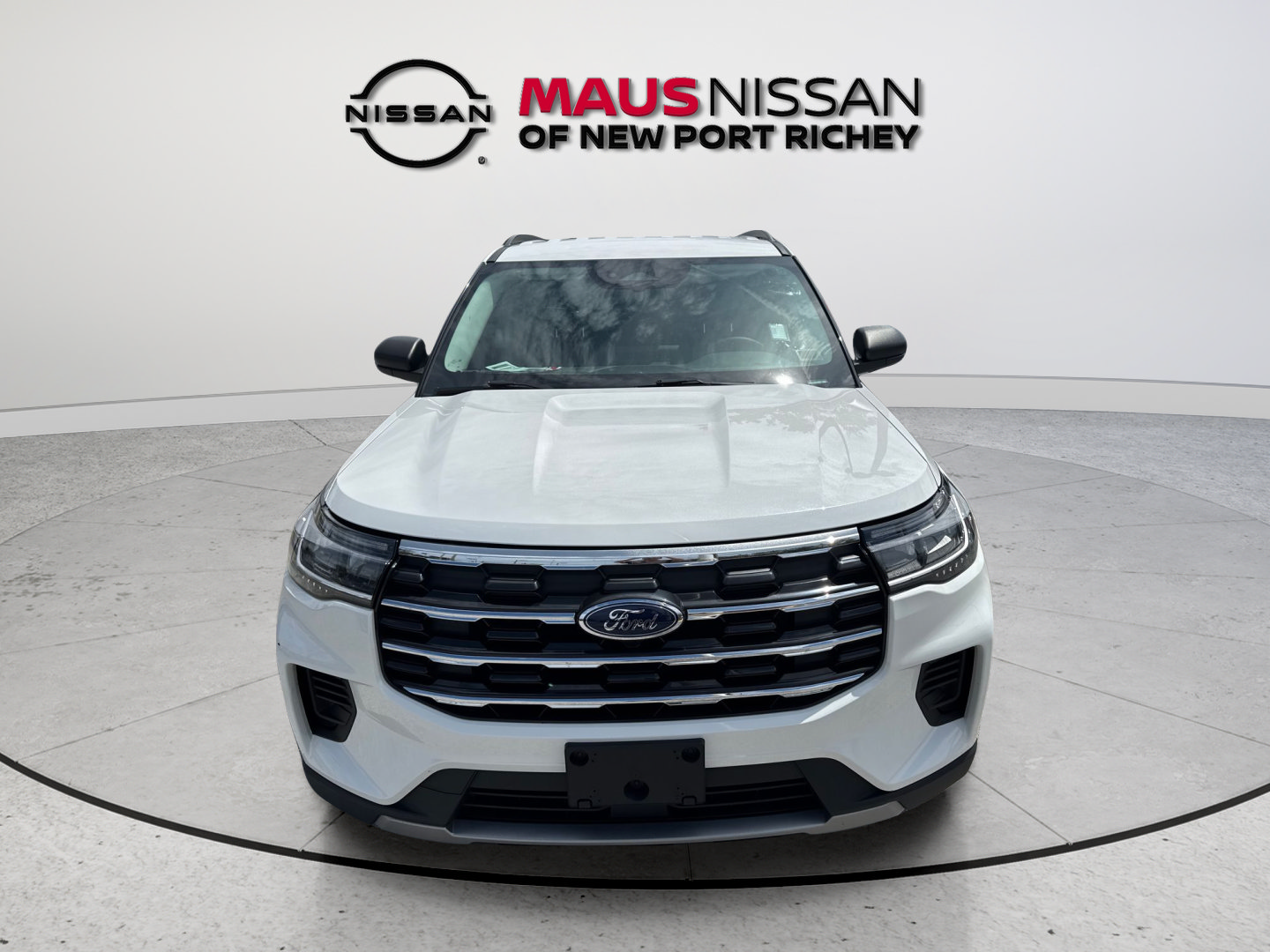 Used 2025 Ford Explorer Active RWD image 3