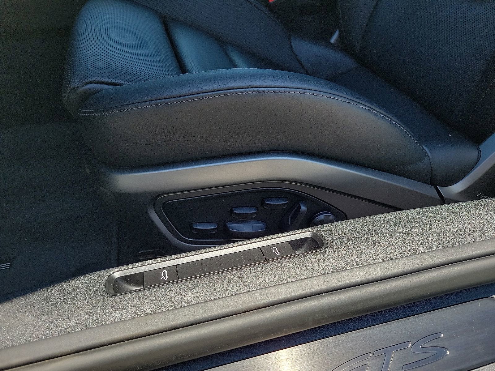 Certified 2024 Porsche 911 Carrera GTS RWD image 26