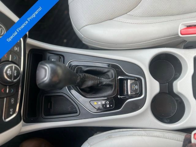 Used 2019 Jeep Cherokee Limited image 18