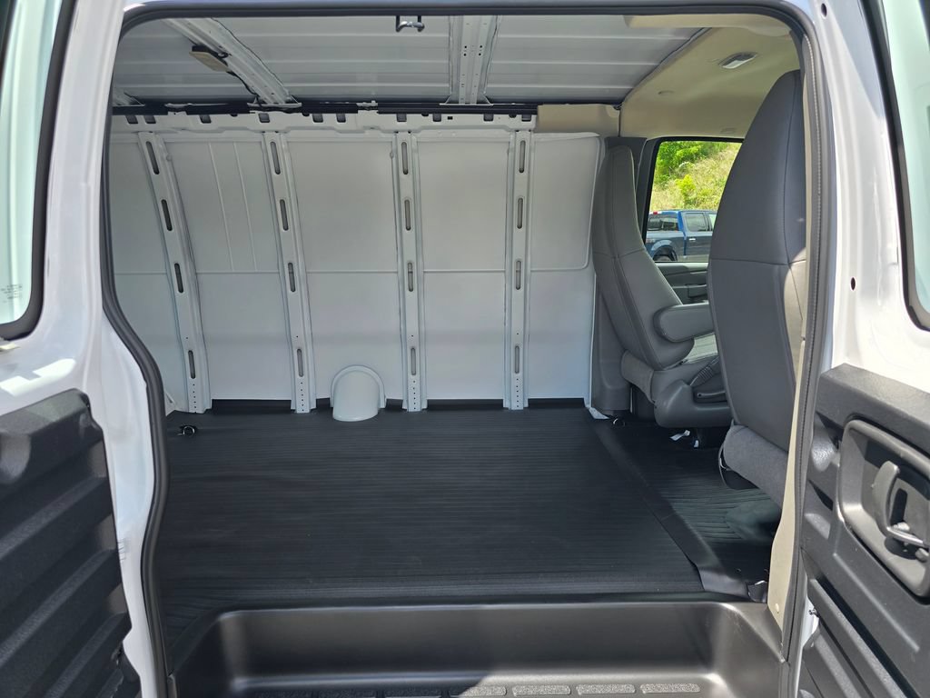 New 2026 Chevrolet Express 2500 Extended w/ Driver Convenience Package RWD image 10