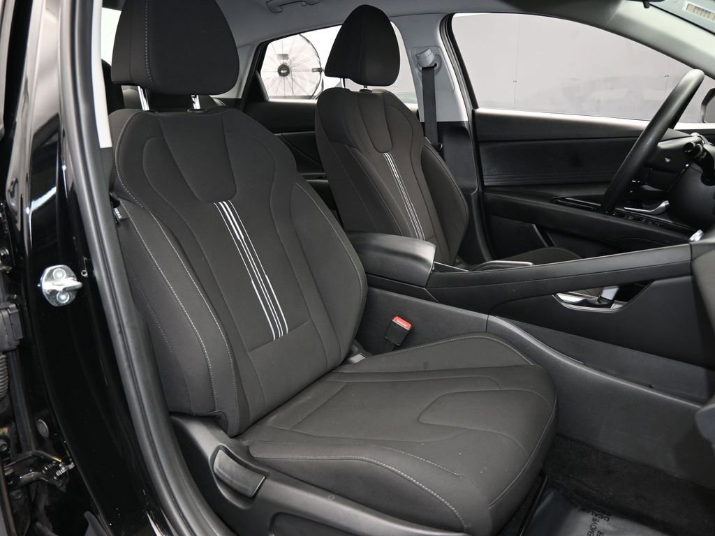 Used 2023 Hyundai Elantra SEL image 40