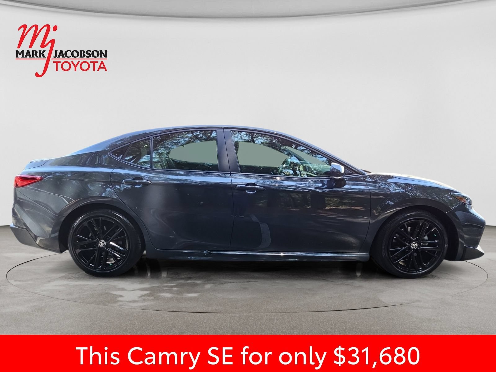 Used 2025 Toyota Camry SE FWD image 7