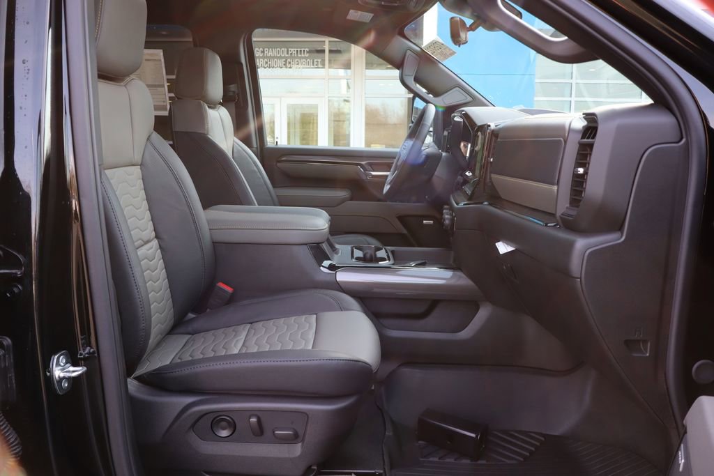 Used 2025 Chevrolet Silverado 2500 ZR2 w/ Technology Package image 20