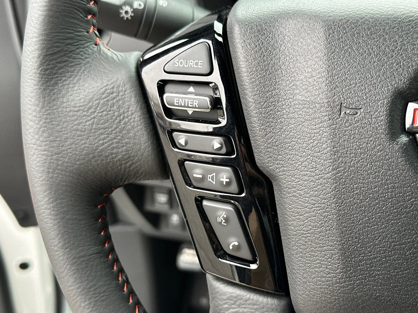 New 2025 Nissan Frontier PRO-4X image 25