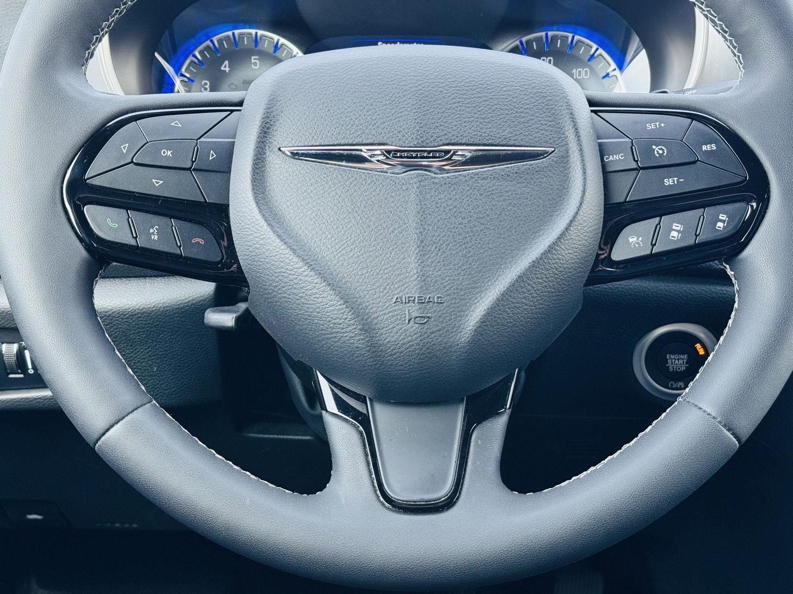 Used 2023 Chrysler Pacifica Touring-L w/ Uconnect Theater Family Group image 21