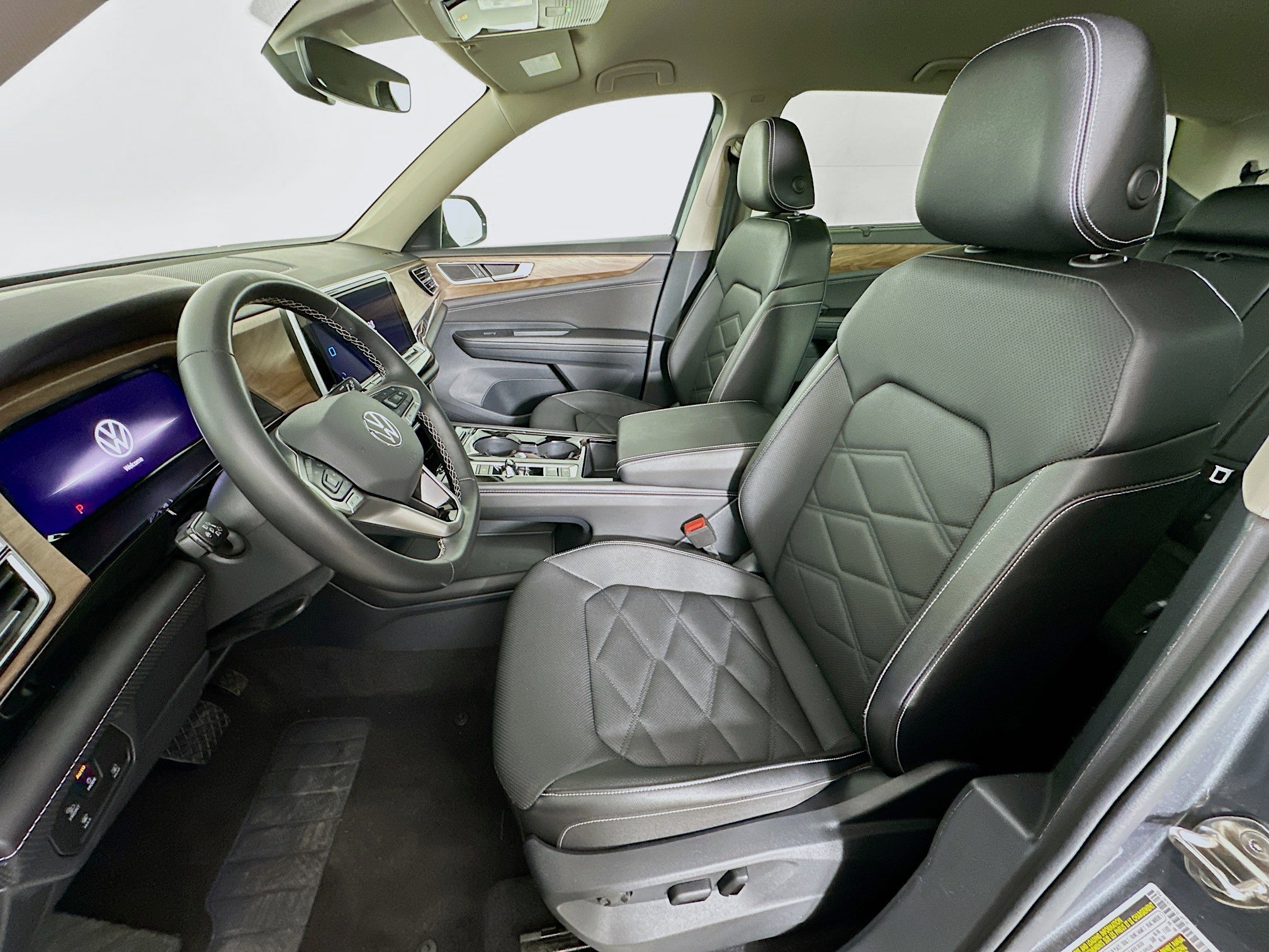 Used 2025 Volkswagen Atlas SE image 13