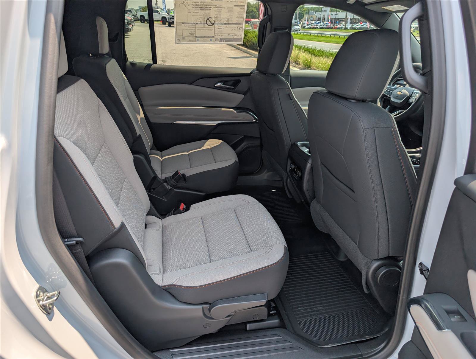 New 2027 Chevrolet Traverse LT w/ Sun and Wheel Package AWD/4WD image 8