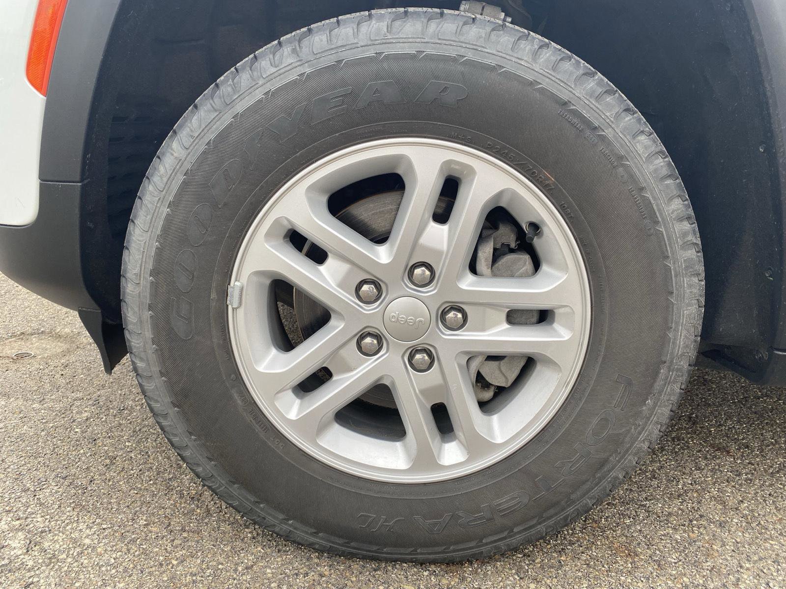 Used 2022 Jeep Grand Cherokee Laredo w/ Luxury Tech Group I image 10