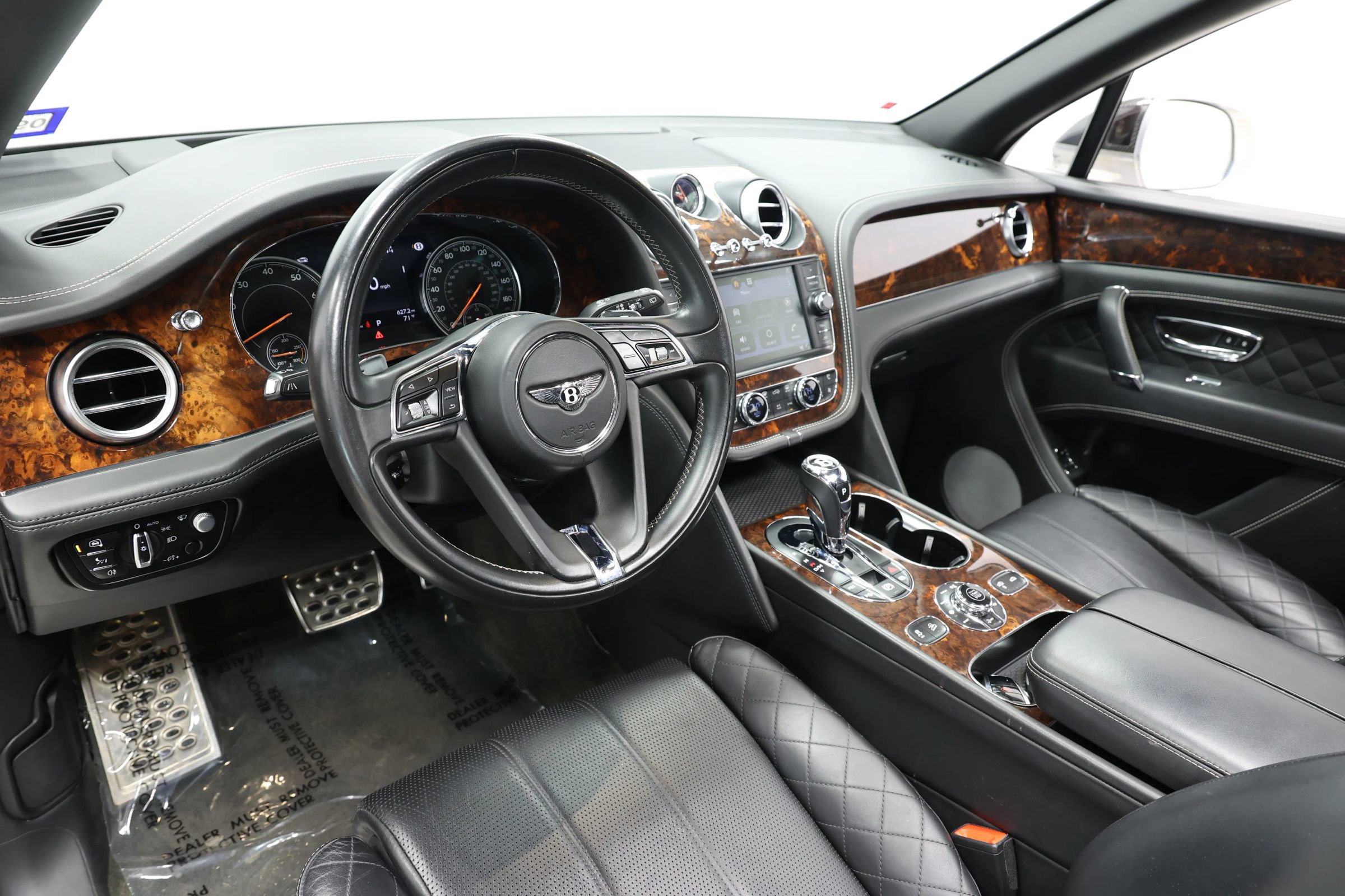 Used 2017 Bentley Bentayga image 2