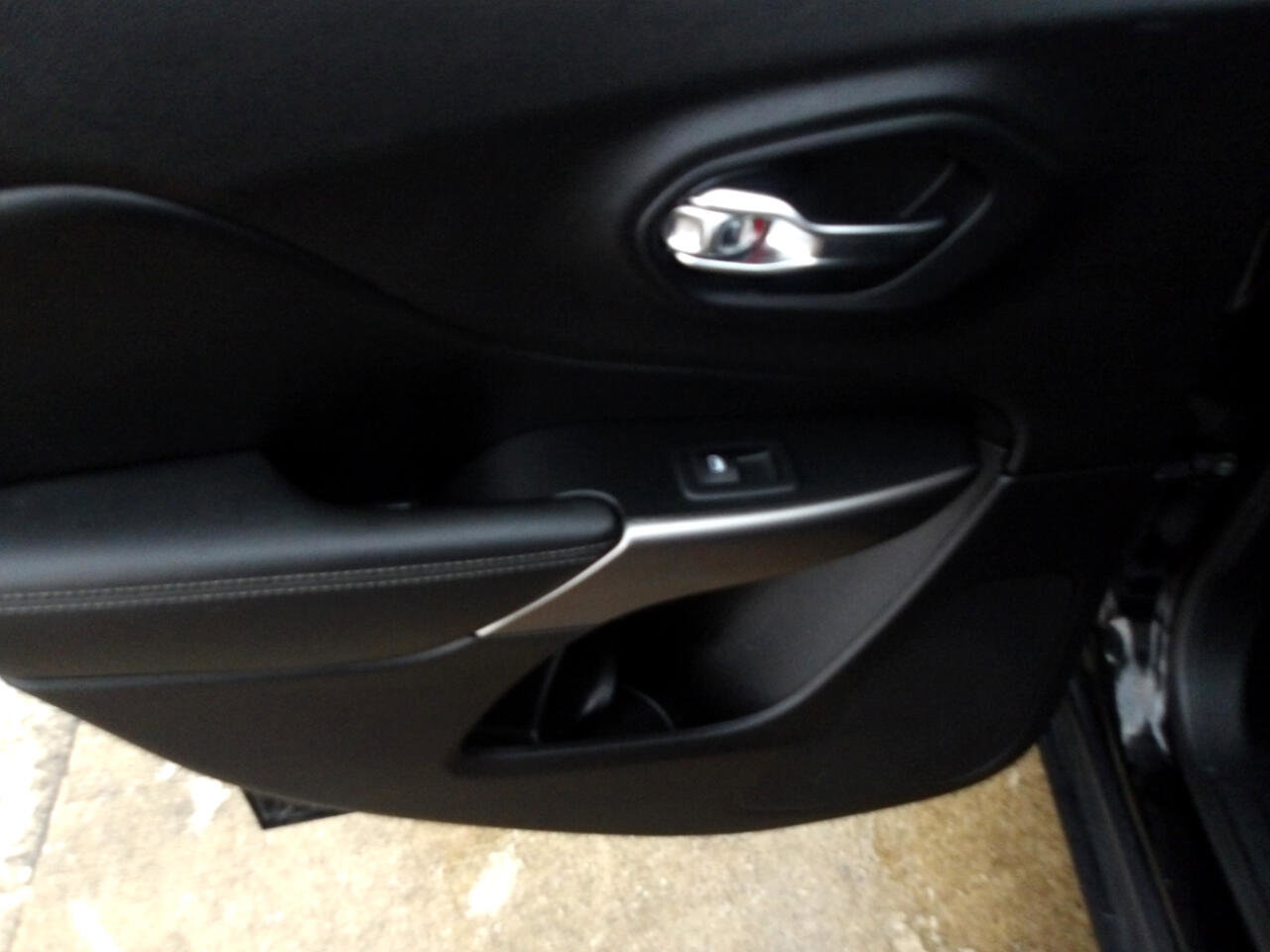 Used 2020 Jeep Cherokee Limited image 16