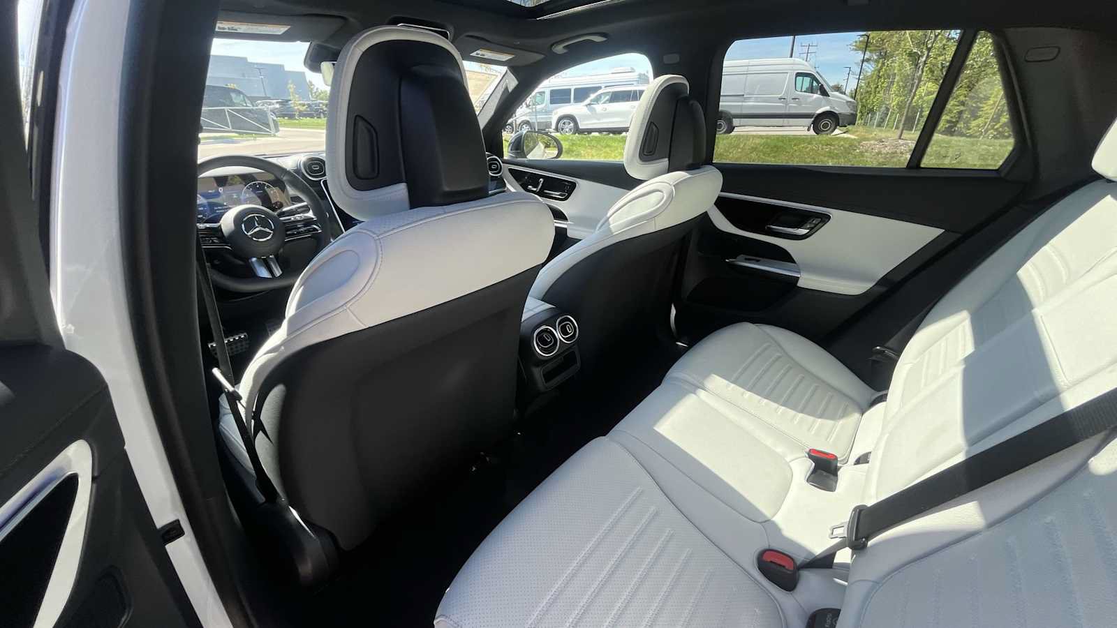 Used 2027 Mercedes-Benz GLC 300 4MATIC image 13
