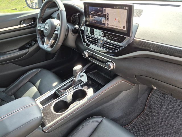 Used 2024 Nissan Altima 2.5 SR w/ SR Premium Package FWD image 12