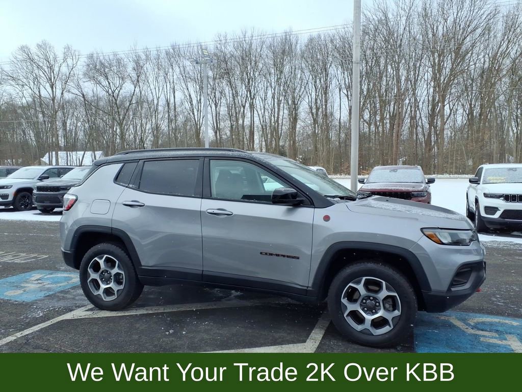 Used 2022 Jeep Compass Trailhawk w/ Sun and Sound Group AWD/4WD image 5