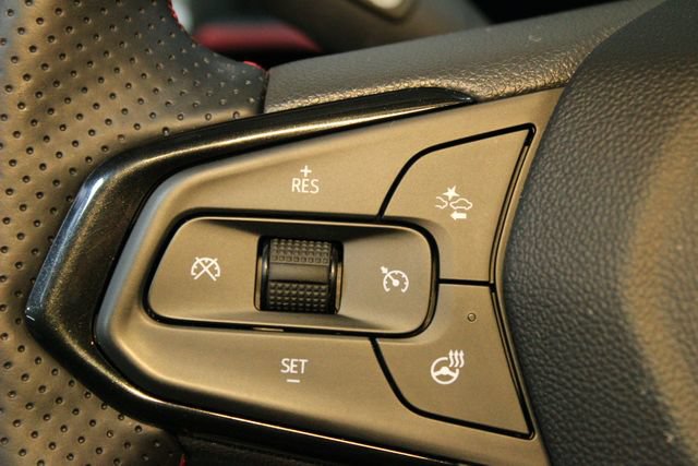 Used 2025 Chevrolet Trax RS w/ Sunroof Package FWD image 19