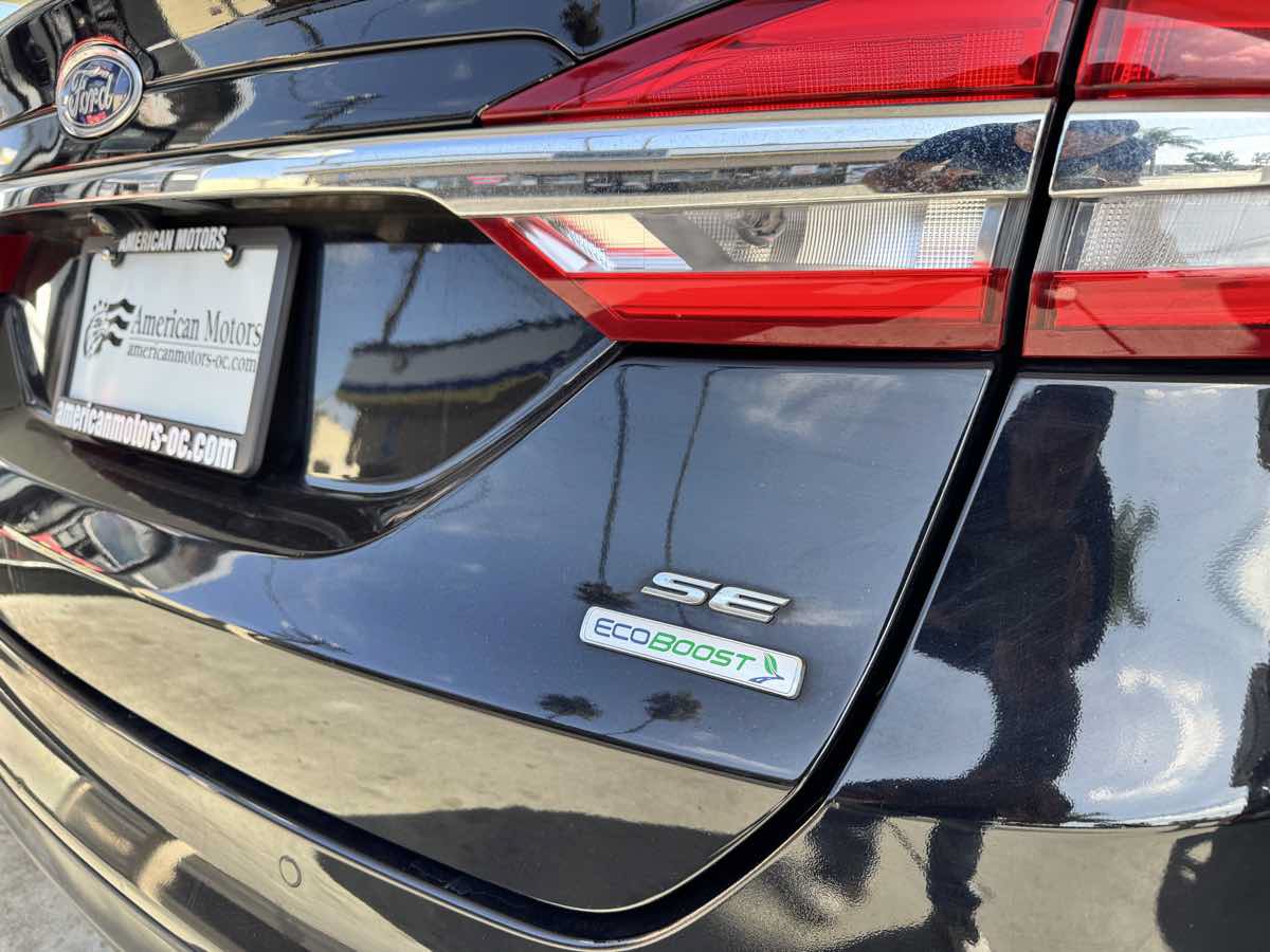 Used 2017 Ford Fusion SE w/ Fusion SE Technology Package FWD image 15