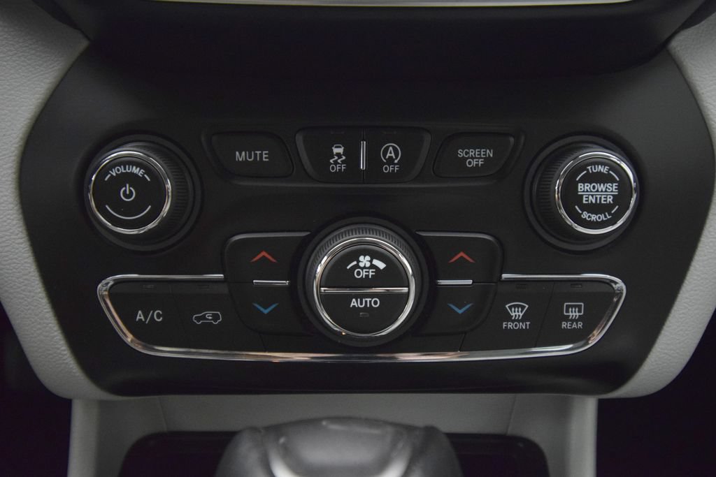 Used 2019 Jeep Cherokee Limited AWD/4WD image 37