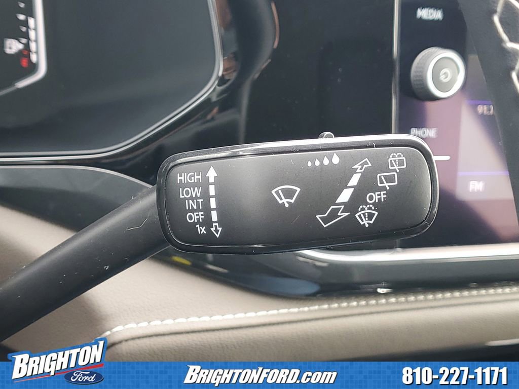 Used 2022 Volkswagen Taos SEL image 23