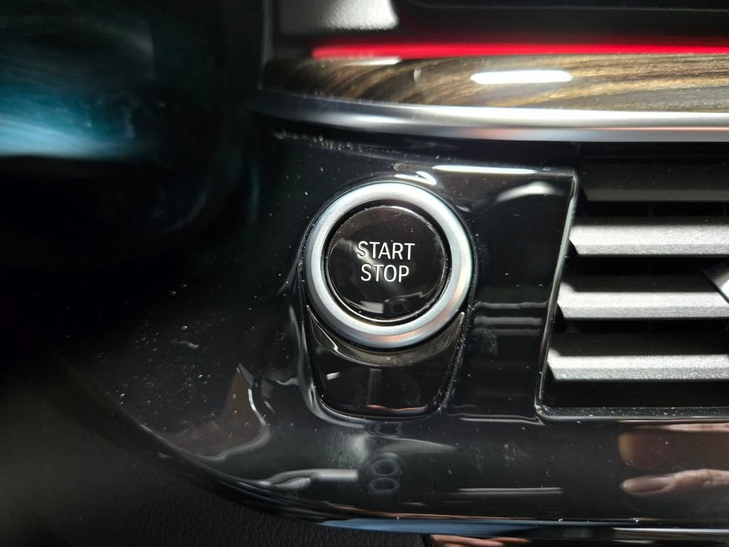 Used 2021 BMW 530e xDrive w/ M Sport Package image 18