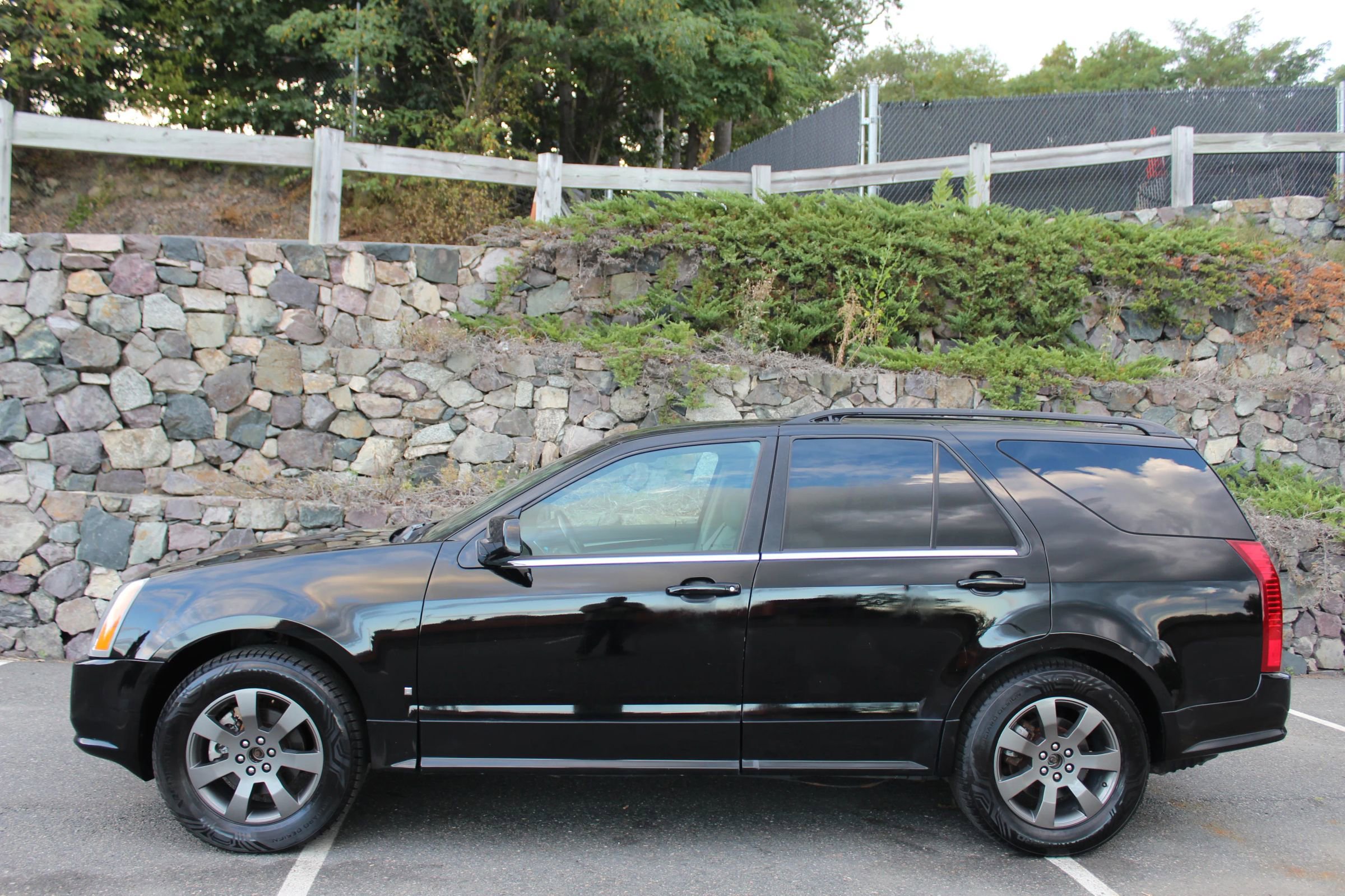 Used 2007 Cadillac SRX w/ Theater Package image 6