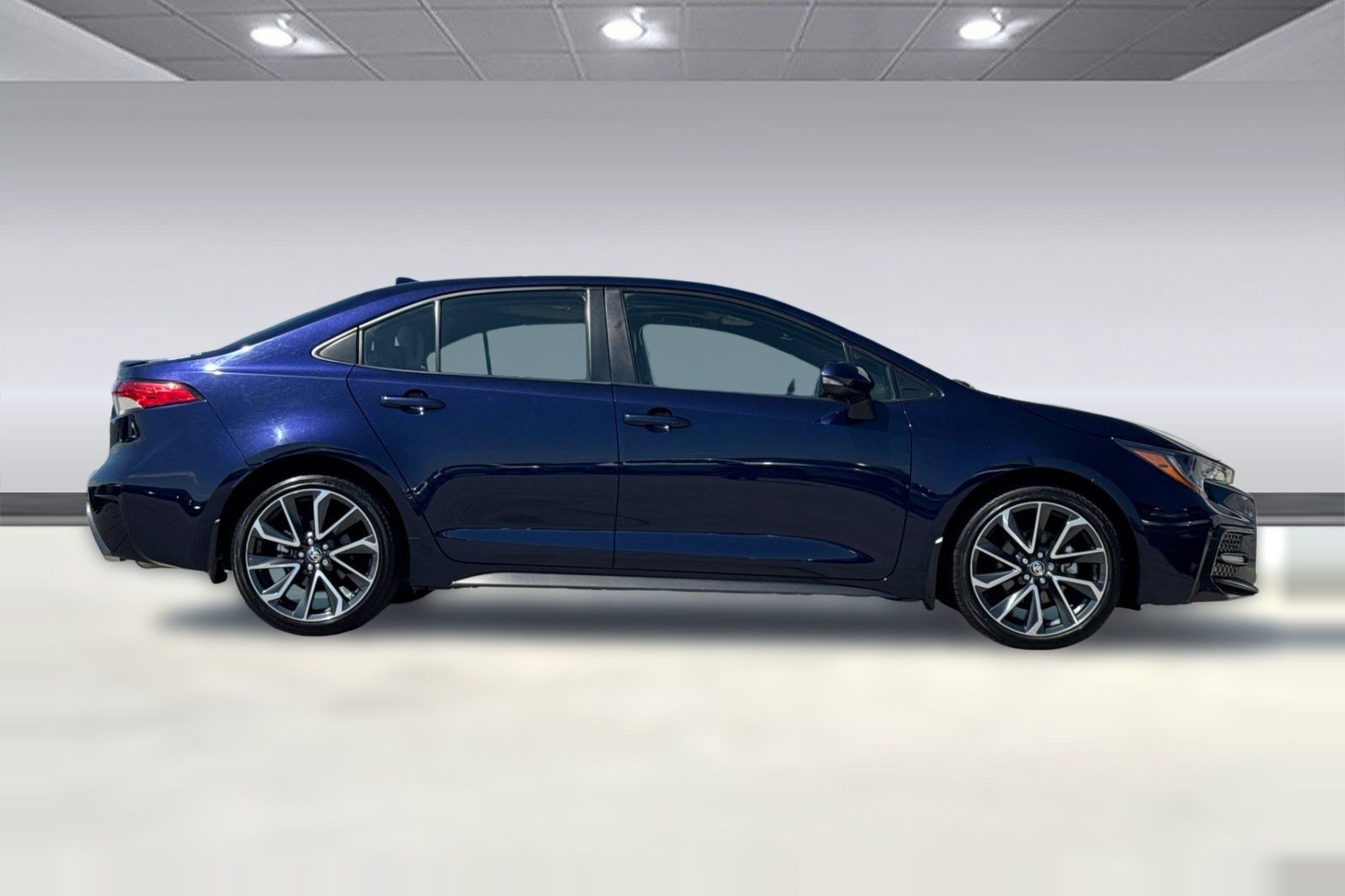 Used 2022 Toyota Corolla SE w/ SE Premium Package FWD image 2