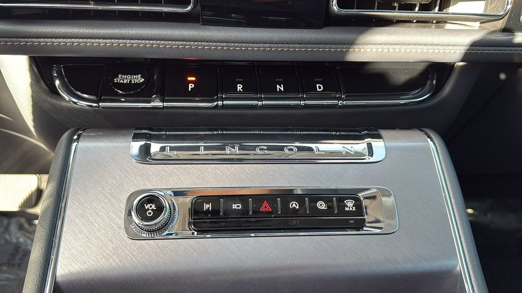 New 2025 Lincoln Aviator AWD w/ Equipment Group 101A image 13